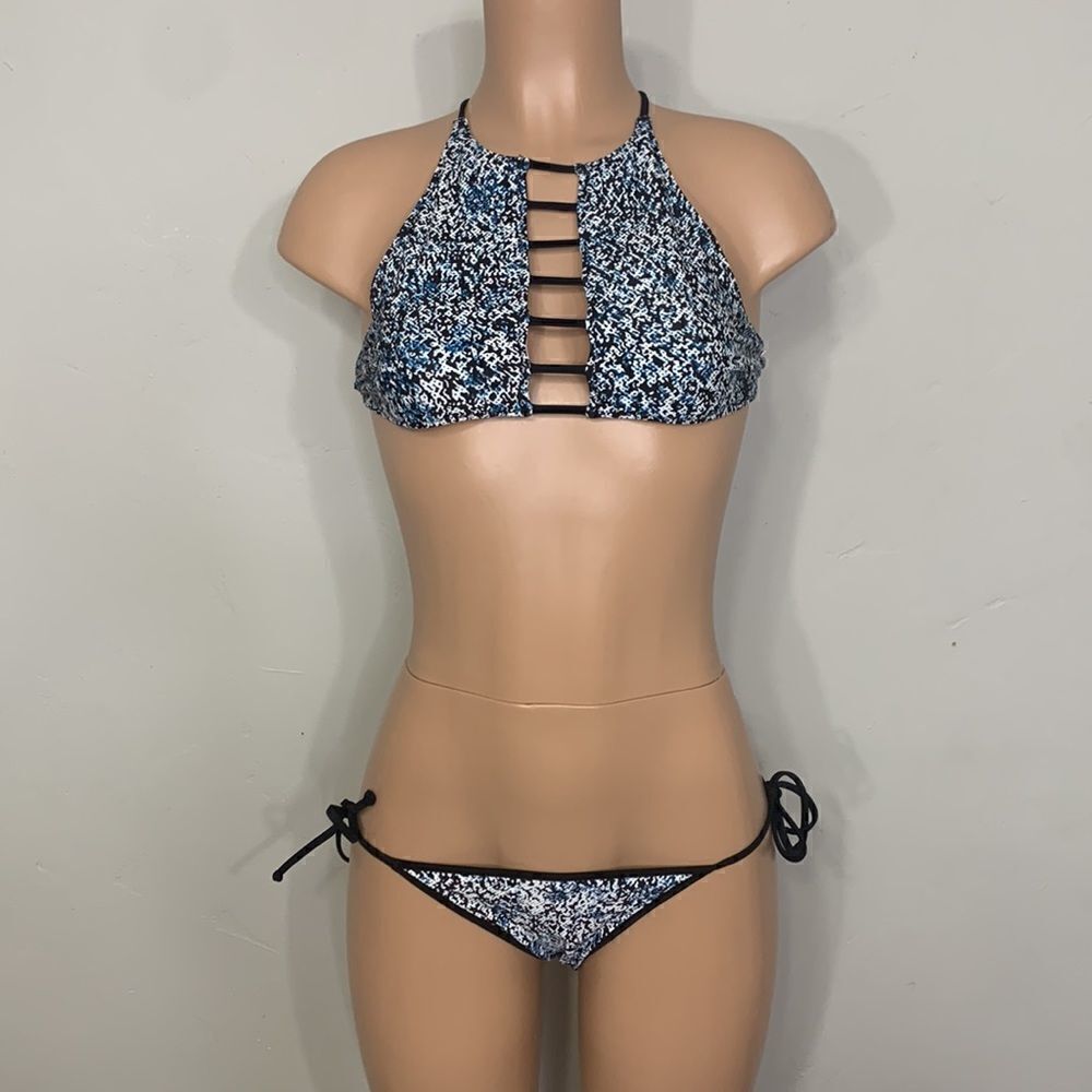 VOLCOM high neck string bikini. M/L and S/XS - Picture 3 of 16